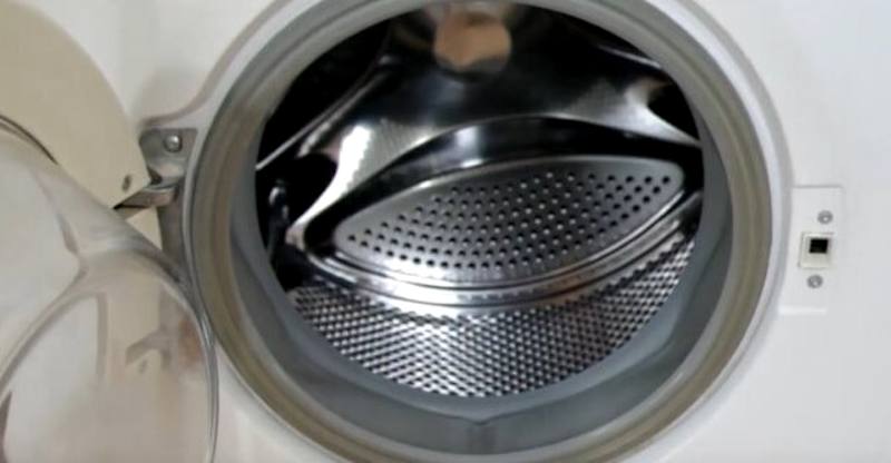 Cât de des trebuie curățată mașina de spălat rufe? Răspunsul îi poate surprinde pe mulți oameni