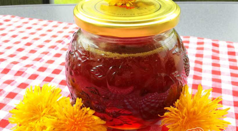 Miere de păpădie cu zahăr brun - are un gust interesant și o aromă de caramel