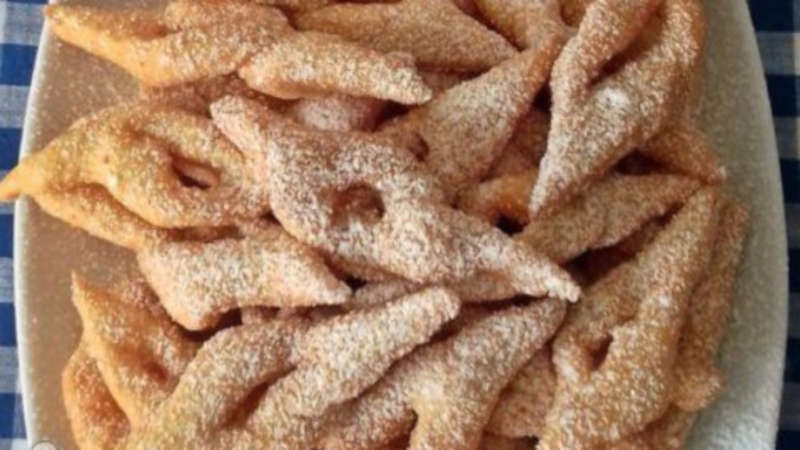 Minciunele cu brânză dulce - Încearcă această rețetă cu brânză de vaci și ouă