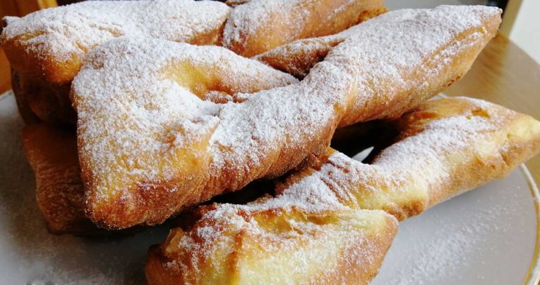 Minciunele pufoase cu aluat pe baza de chefir – sunt IREZISTIBILE!