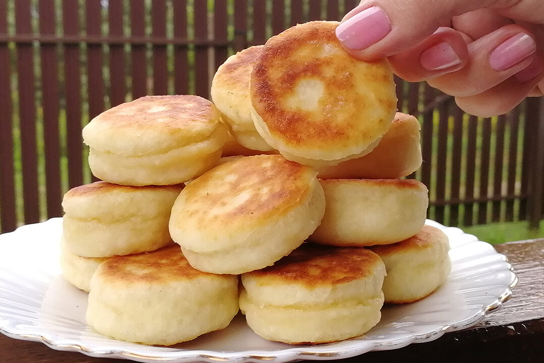 Mini plăcintuțe cu banane și aluat pufos: o rețetă foarte simplă și extraordinar de bună