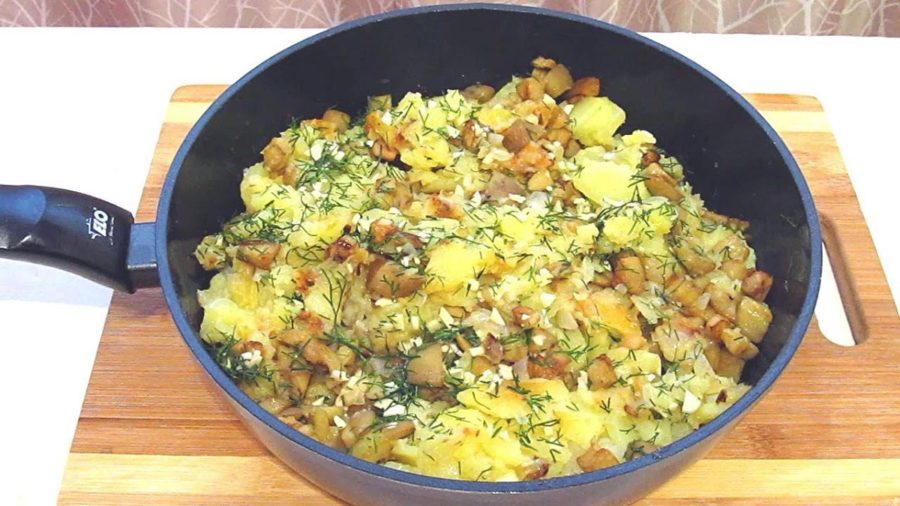 Cartofi la tigaie cu vinete