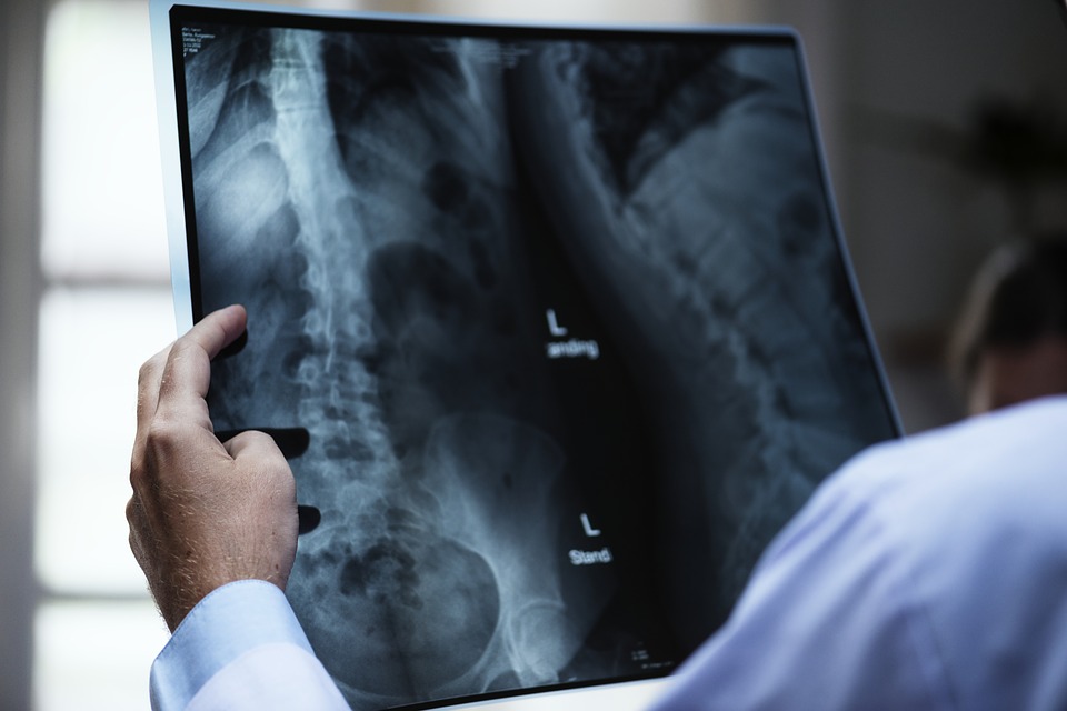 Ce semnifică furnicăturile în mâini și picioare? Iată explicațiile medicilor
