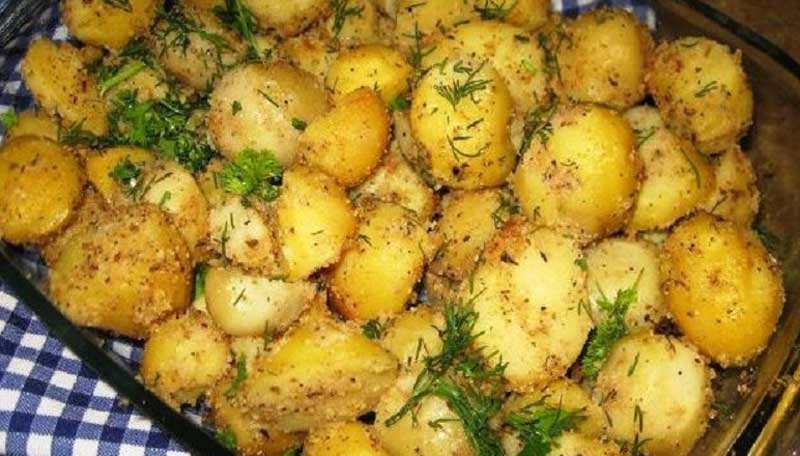 Rețetă simplă de cartofi la cuptor - Se fac în 35 de minute și sunt de-a dreptul extraordinari