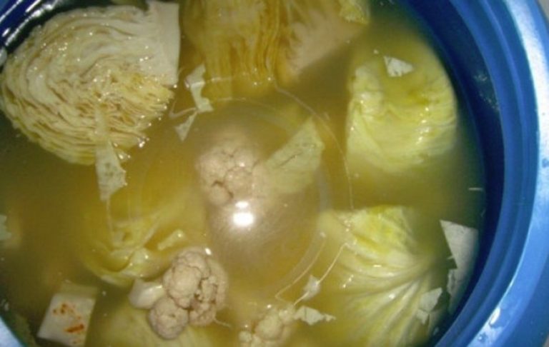 Medicii recomandă consumul de zeamă de varză - Te vei simți mult mai bine după!