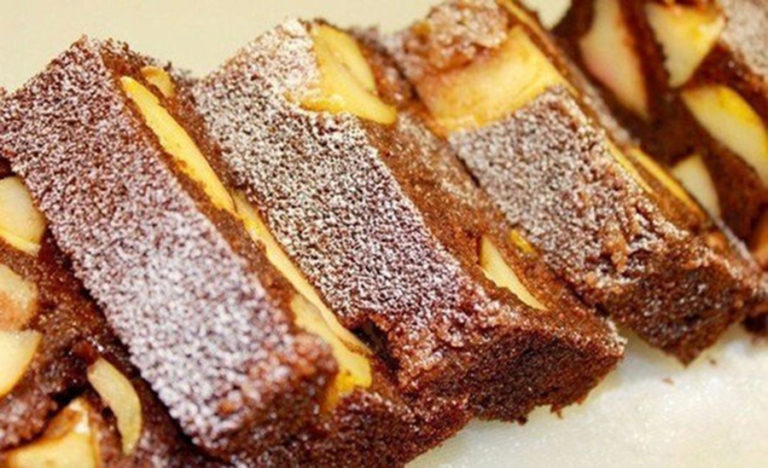 Chec cu griș și mere de-a dreptul delicios! Te vei îndrăgosti de această rețetă