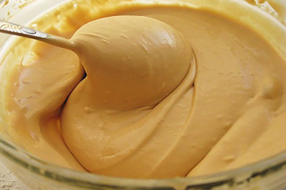 Notați rețetele – Cele mai căutate 3 creme pentru decorarea prăjiturilor de casă