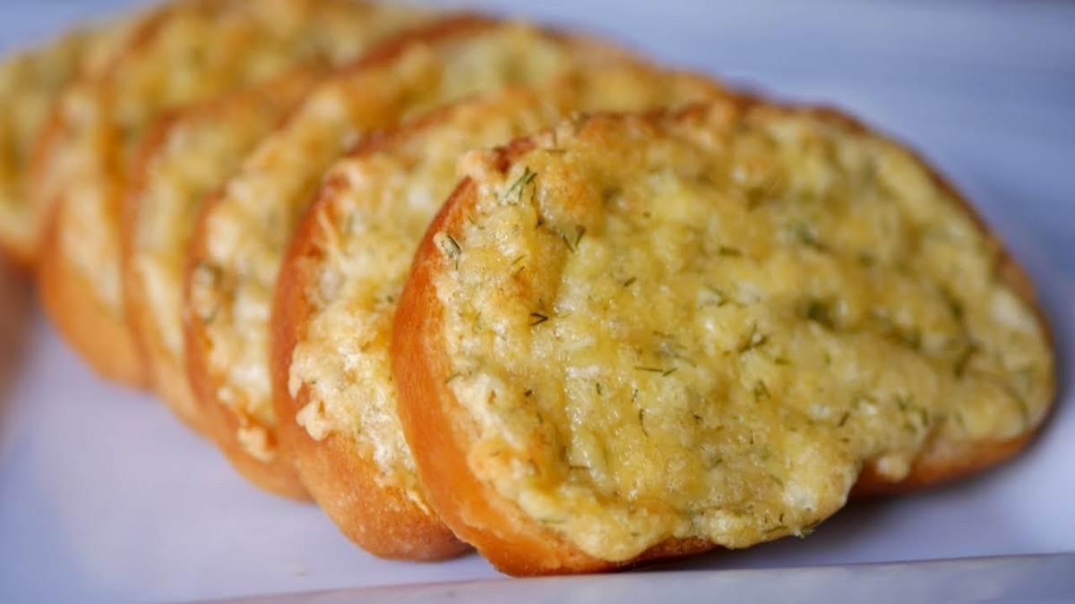 Pâine cu cașcaval și usturoi - Un fel de friganele aperitiv