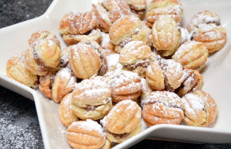 Nuci umplute - O prăjitură pe care o mâncam mereu când eram copii