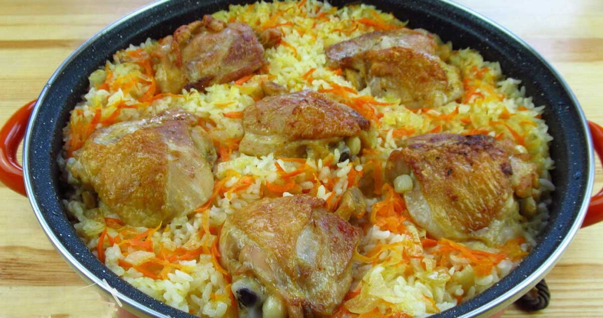 Rețeta de Orez cu Pui la Cuptor: Răsfățați-vă cu un Prânz Simplu și Sățios