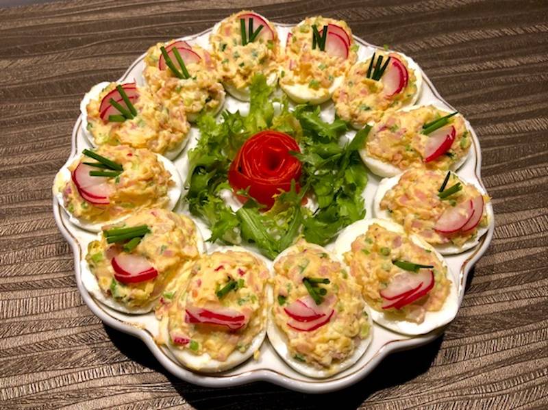 Ouă umplute - un aperitiv care nu trebuie să lipseacă de pe masa festivă