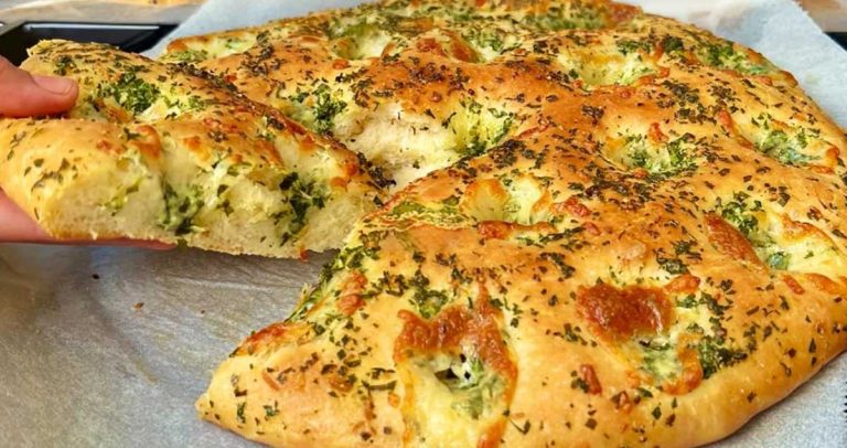 Pâine cu usturoi: Este atât de bună încât o vei face de două ori pe săptămână!