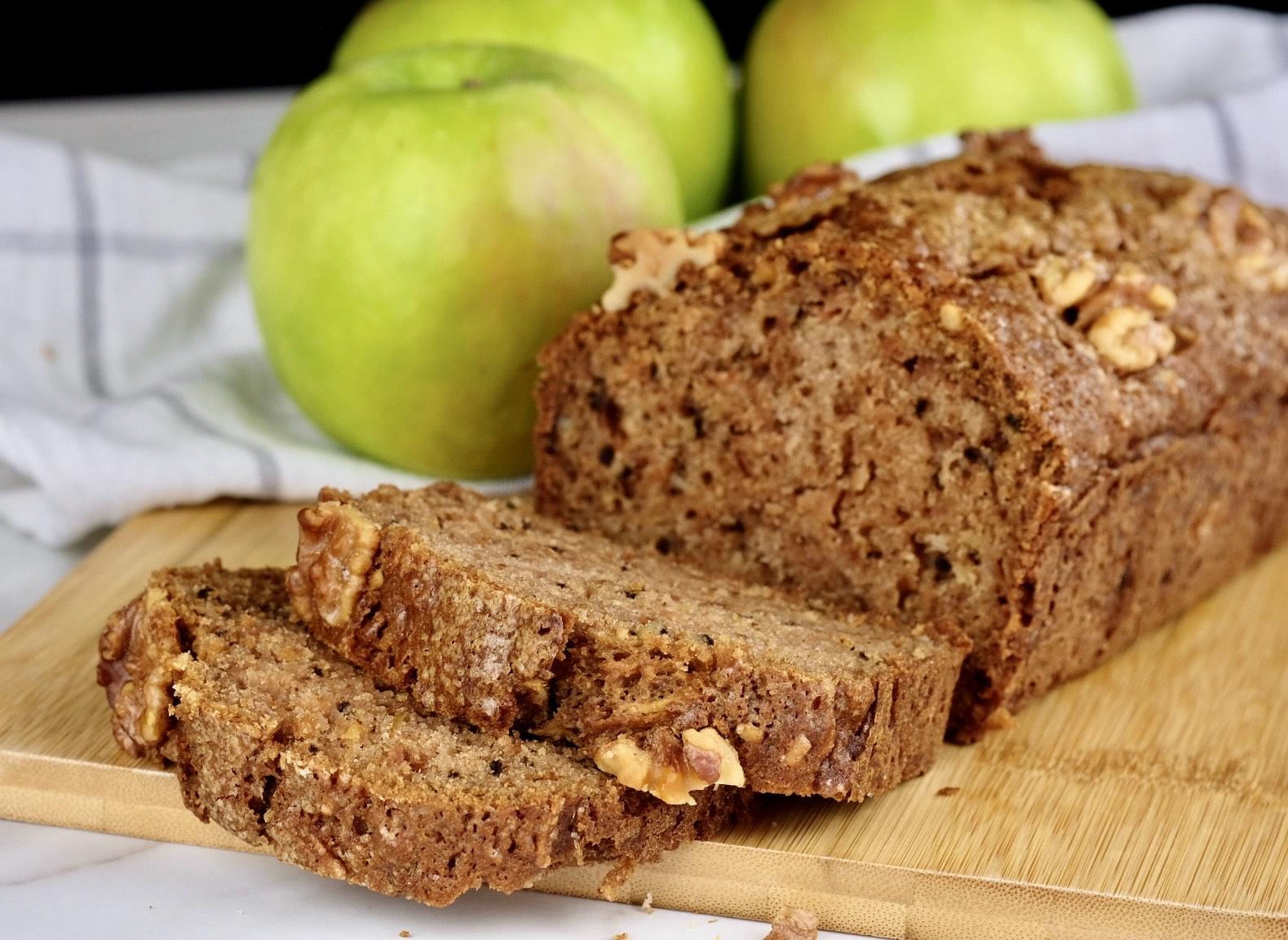 Chec pufos cu mere și scorțișoară - aromat și perfect pentru o gustare dulce