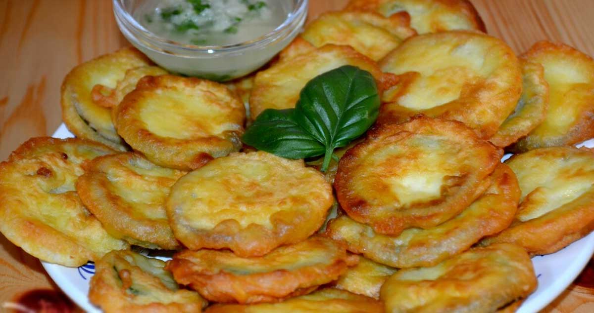 Dovlecei în aluat de bere cu sos de usturoi – ceva mai bun nu există!