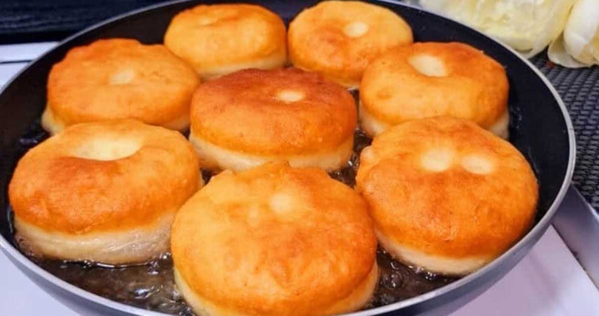 Pateuri pufoase umplute cu carne și aluat cu kefir