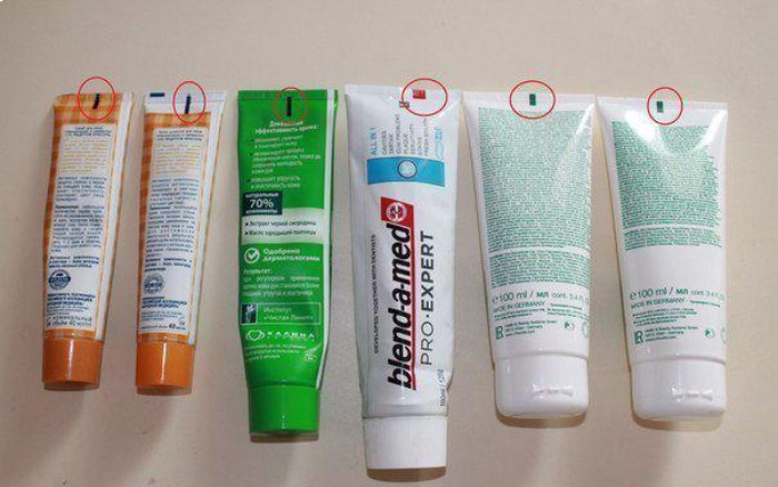 Știi acele dungi colorate de la pasta de dinți? Iată ce spun acestea