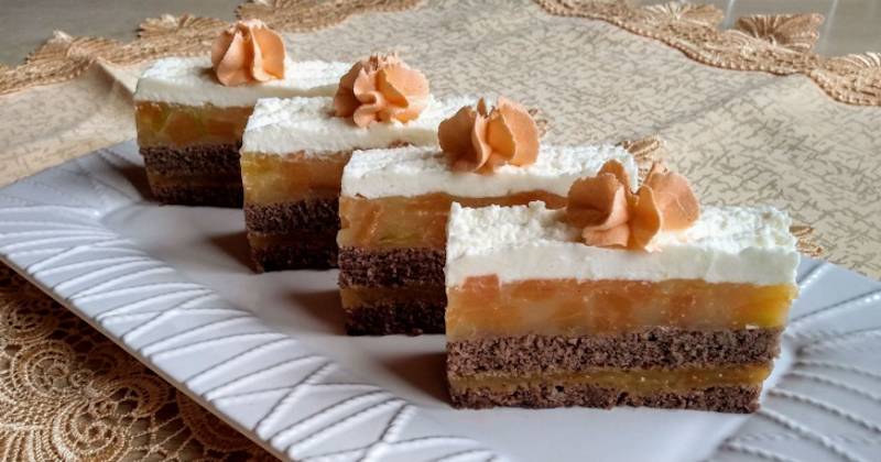 Prăjitură cu pepene galben și frișcă - un dulce de care nu te poți sătura
