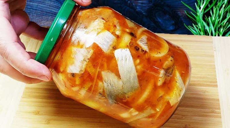 Pește marinat în sos de roșii: suculent