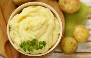 Uită de unt și de lapte – cum faci un piure delicios și cremos