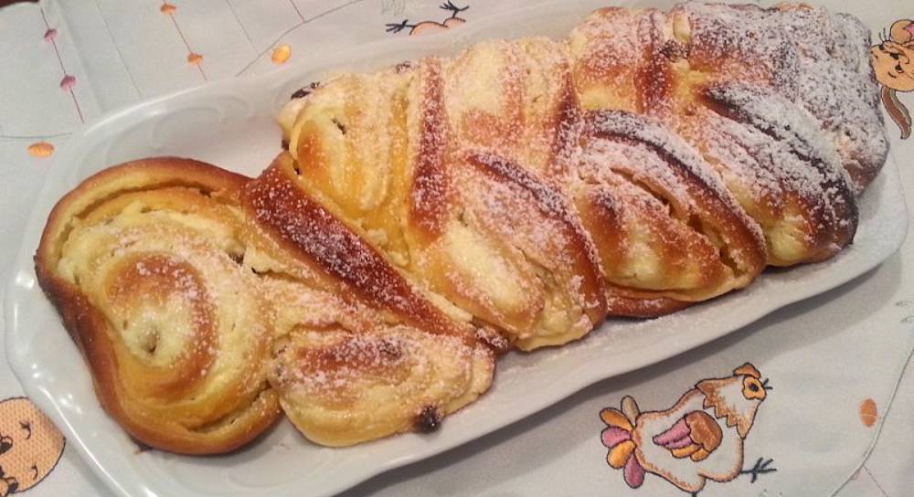 Plăcintă cu brânză de vaci. Arată minunat și are un gust delicios.