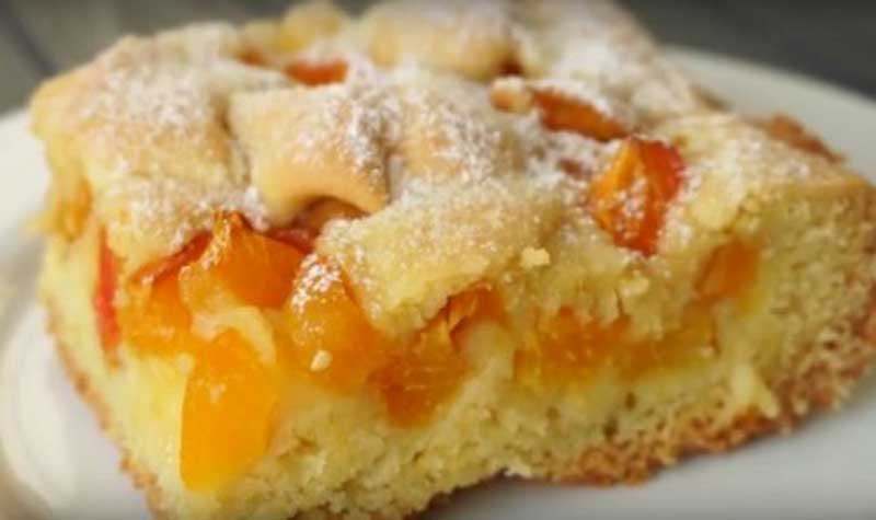 Plăcintă rapidă cu fructe – Rețetă ușoară și delicioasă!