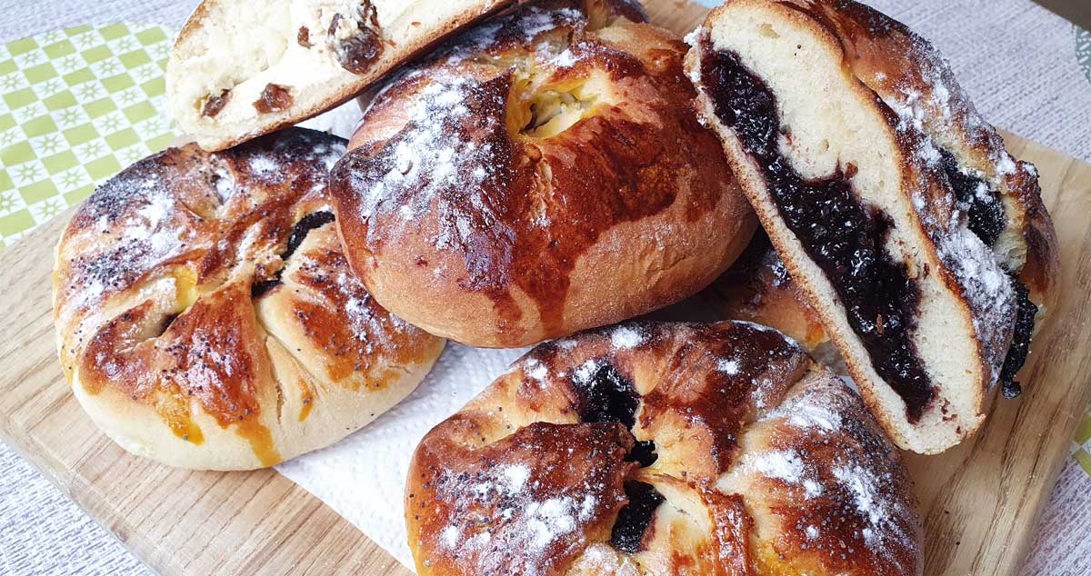 Plăcinte moi cu brânză dulce și umplutură de cacao: nu mai rămân pentru a doua zi