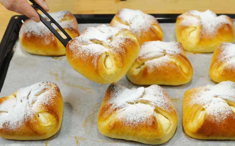 Plăcinte cu brânză dulce: foarte pufoase