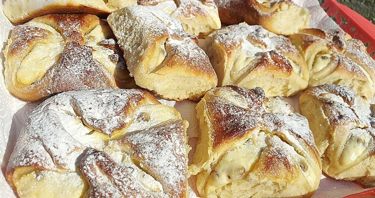 Plăcinte moi umplute cu brânză dulce - rețeta mătușii Lina