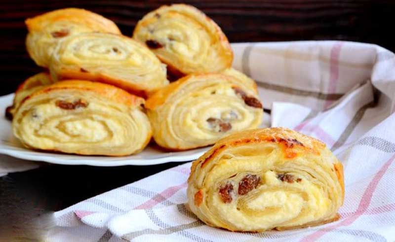 Plăcinta de casă cu brânză dulce și stafide - Nu te vei putea opri din mâncat