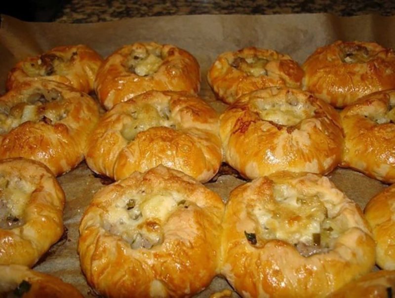 Plăcințele cu carne de pui și cartofi - Musafirii nu se mai satură de ele