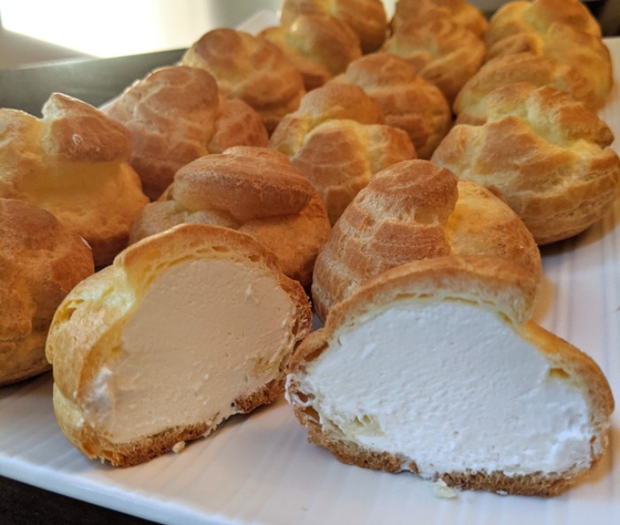 Plăcințele cu brânză dulce - Un deliciu pentru întreaga familie