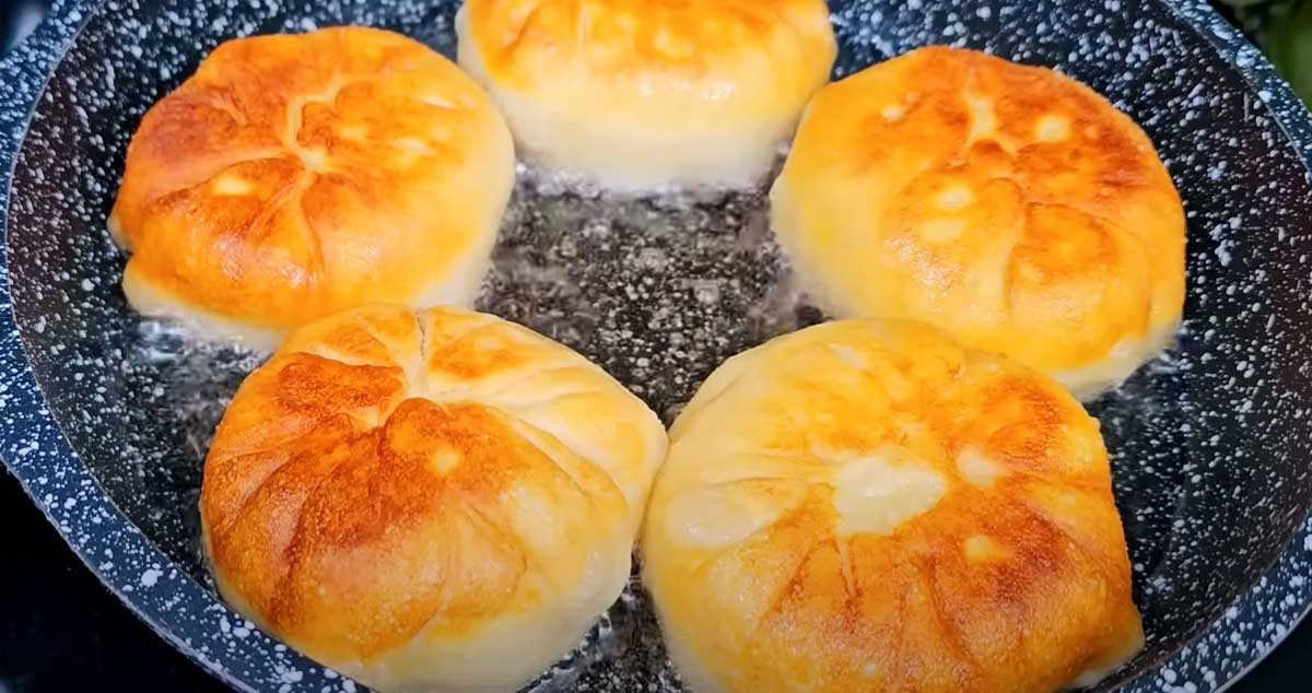 Plăcințele surpriză: umplute cu chifteluțe și cartofi. Este rețeta soacrei mele