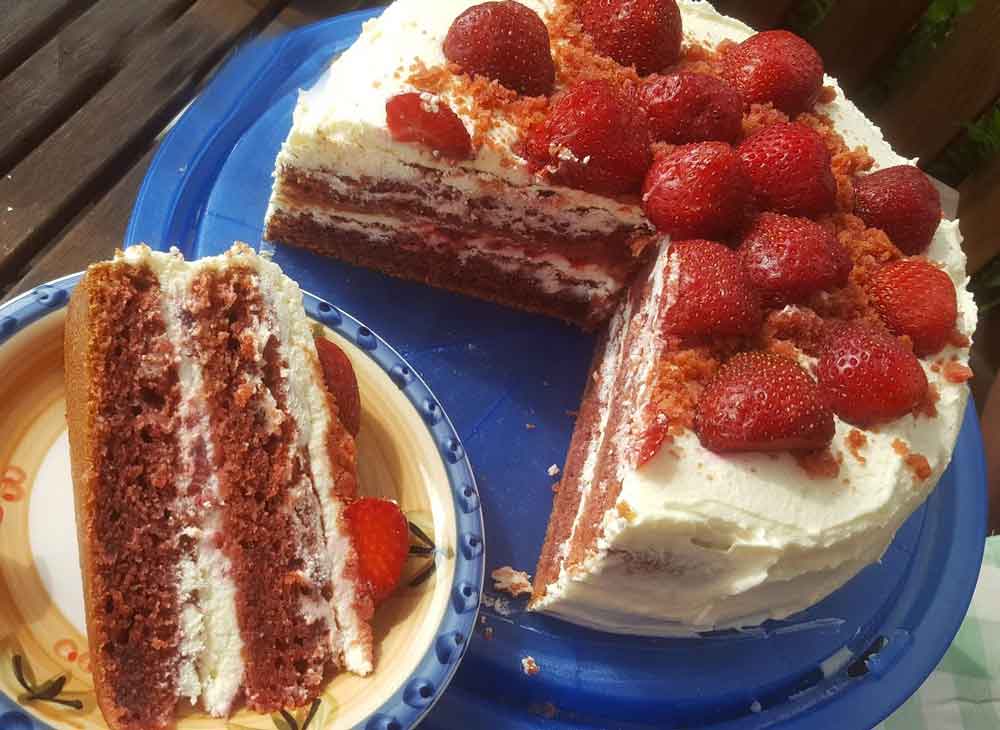 Tort cu cremă de brânză și căpșuni - o minunăție aromată!