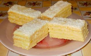 Prăjitură Lămaită - Un deliciu cu lâmâoe care are crustă glazurată si un gust dulce acrisor