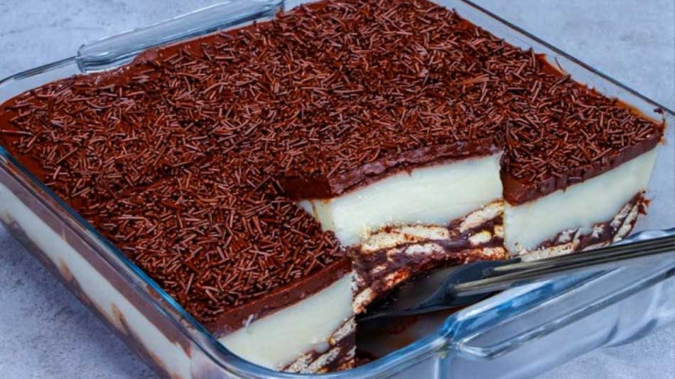 Prăjitura MACARENA - Fără Coacere cu Biscuiți și Budincă - Rețetă Pas cu Pas