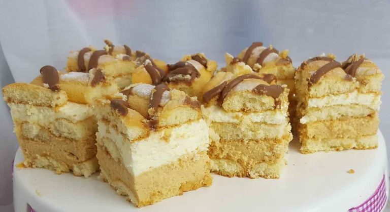 Prăjitură "leneșă" gata în 20 de minute. Cu pișcoturi. Fără coacere