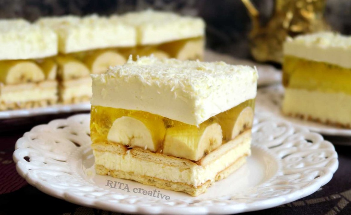 Prăjitură delicioasă cu jeleu și banane - un desert gustos de care nu te saturi niciodată