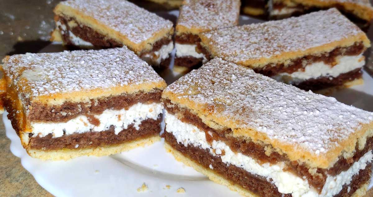 Prăjitură bicoloră cu brânză de vaci. Un desert care arată perfect și are un gust și mai bun!