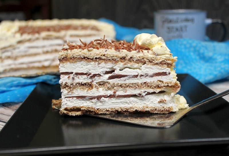 Prăjitură delicioasă cu blat de biscuiți. Fără coacere