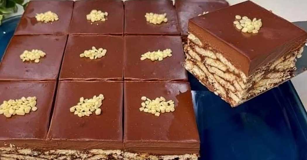 Tort prăjitură cu blat de biscuiți - fără coacere și bogat în ciocolată