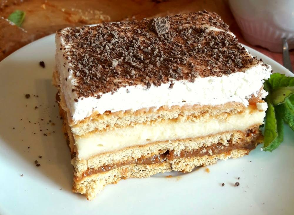 Prăjitură cu blat de biscuiți și cremă de budincă. FĂRĂ COACERE