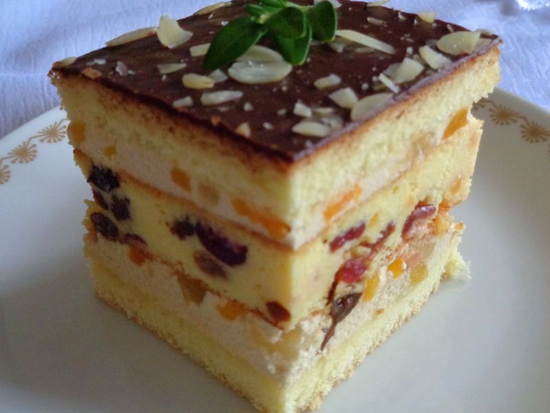 Prăjitură cu brânză și fructe - un desert gustos