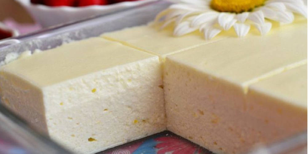 Prăjitură cu cremă de brânză de vaci și griș