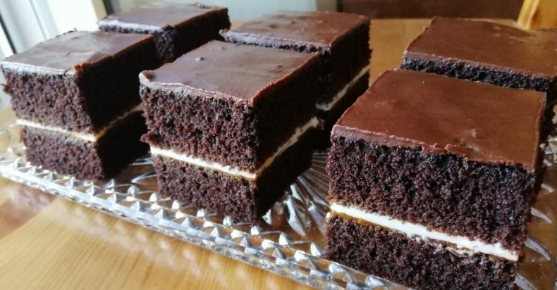 Prăjitură de cacao cu gem de caise. O prăjitură ce-ți satisface complet papilele gustative