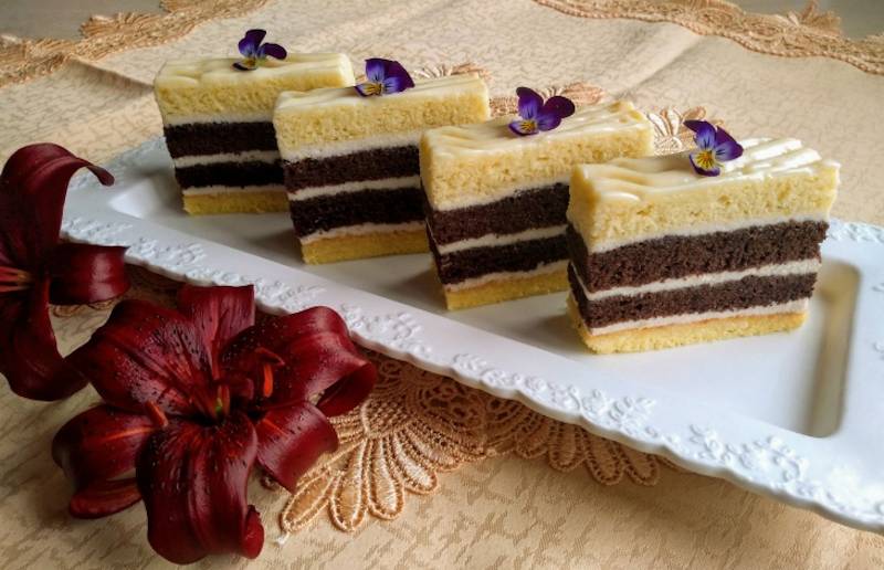 Prăjitura Mariana - un desert cu două tipuri de blat