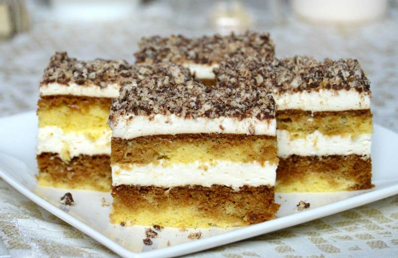 Prajiură cu cappuccino și cremă de brânză. Desertul pe care toată lumea îl mănâncă cu poftă.