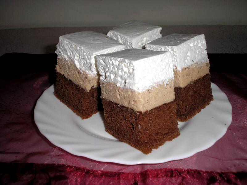 Prăjitură dulce cu pastă de castane și frișcă - o felie nu este niciodată suficientă