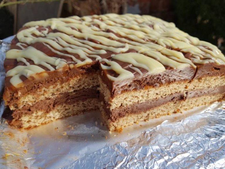 Prăjitură cu cremă de ciocolată și mascarpone - un desert fantastic