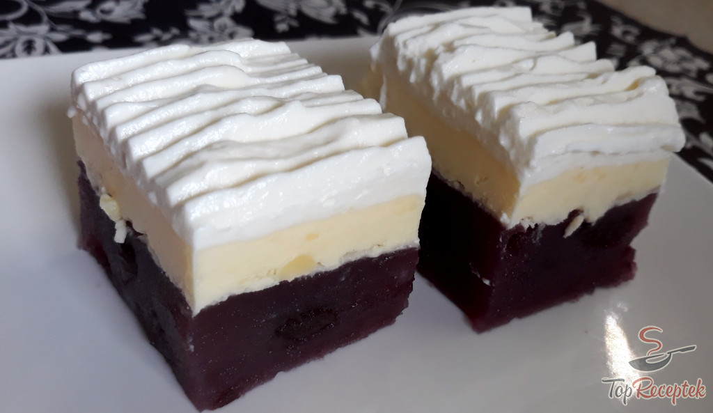 Prăjitură cu compot de cireșe