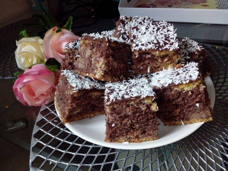 Prăjitură cu chefir și fulgi de cocos. Un desert moale